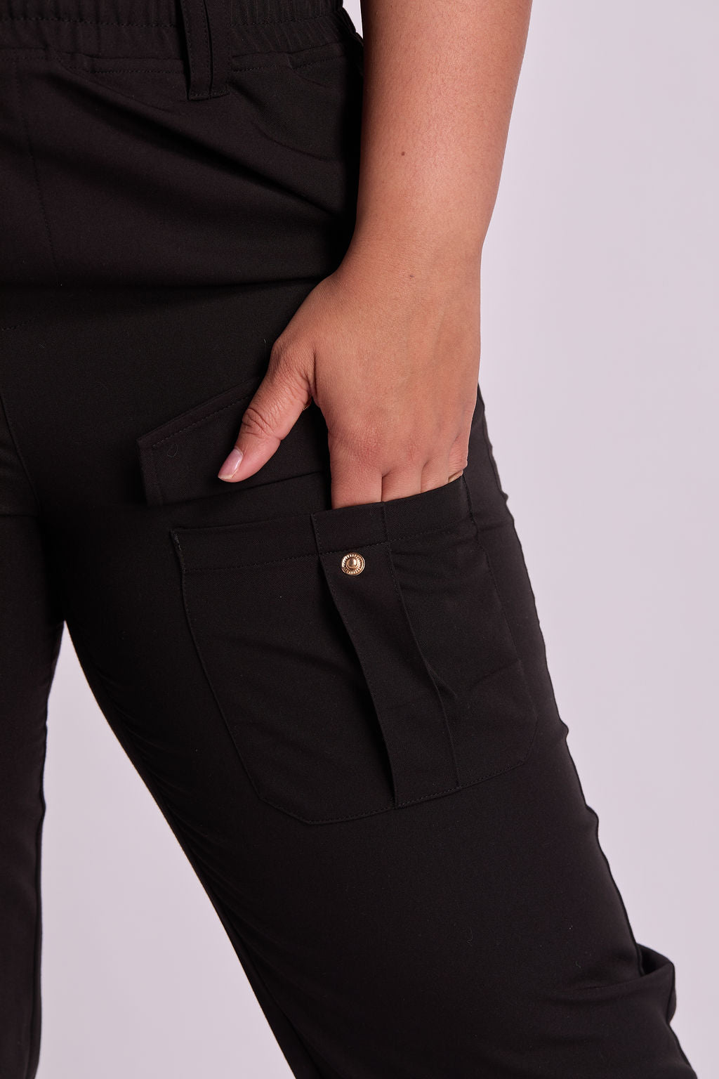 Pantalon cargo bleu marine à six poches pour femmes