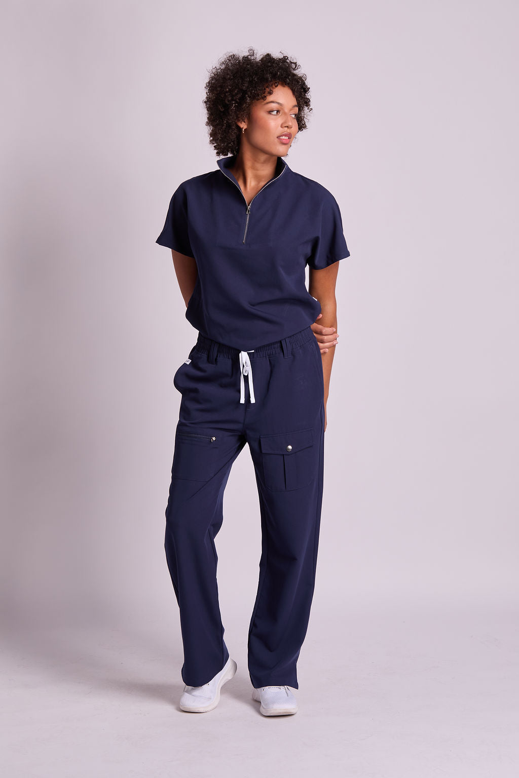 Pantalon cargo bleu marine à six poches pour femmes