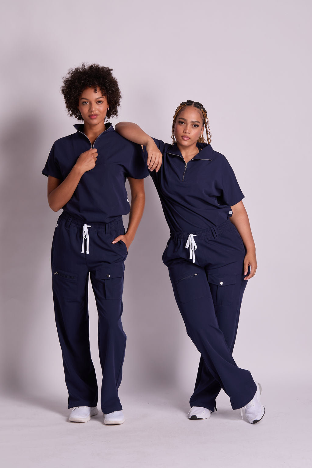 Pantalon cargo bleu marine à six poches pour femmes
