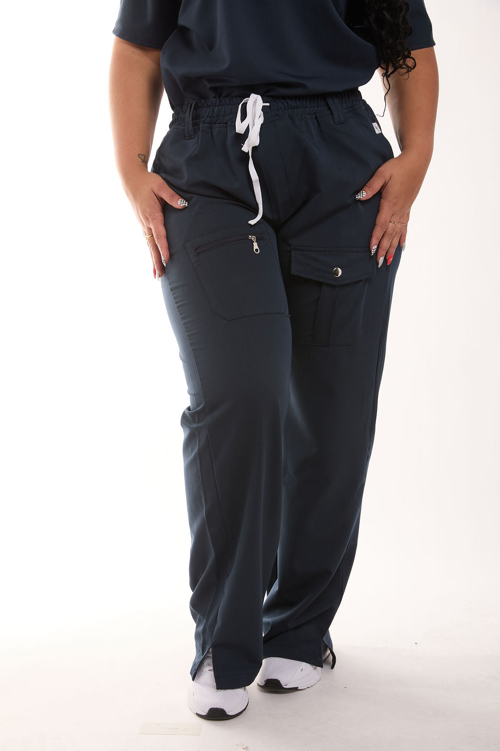 Pantalon cargo bleu marine à six poches pour femmes