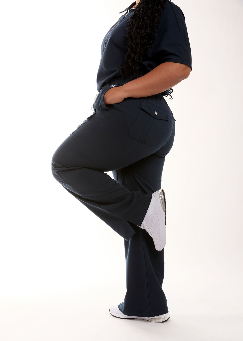 Pantalon cargo bleu marine à six poches pour femmes