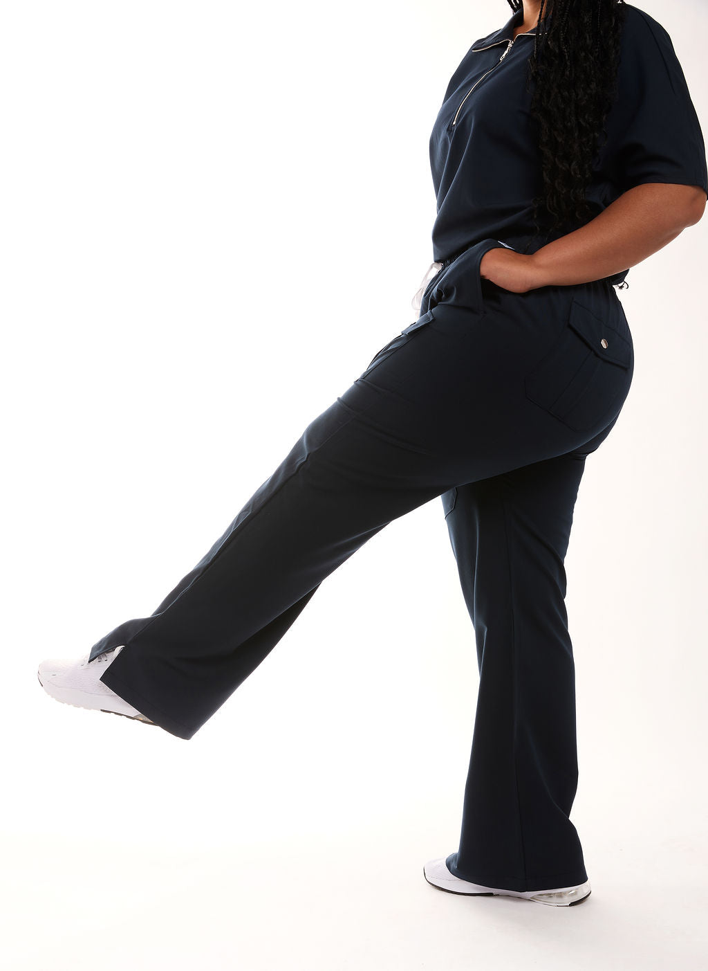 Pantalon cargo bleu marine à six poches pour femmes